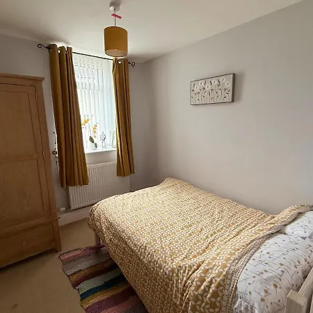 公寓 Spacious 3 Bedrooms, 2 Bathrooms, 5 Min Walk *